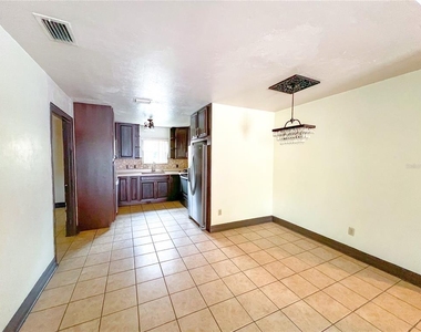 4112 Nw 16th Drive - Photo Thumbnail 3