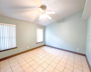 4112 Nw 16th Drive - Photo Thumbnail 11