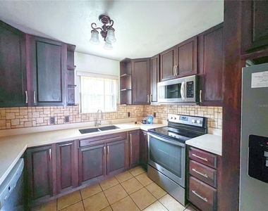 4112 Nw 16th Drive - Photo Thumbnail 4