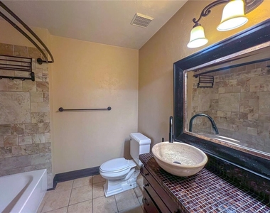 4112 Nw 16th Drive - Photo Thumbnail 8