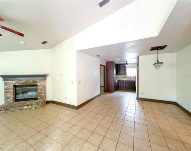 4112 Nw 16th Drive - Photo Thumbnail 2