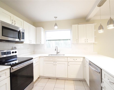 10907 Sw 24th Avenue - Photo Thumbnail 3