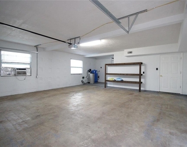 10907 Sw 24th Avenue - Photo Thumbnail 6