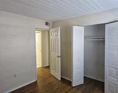 5400 26th Street W - Photo Thumbnail 6