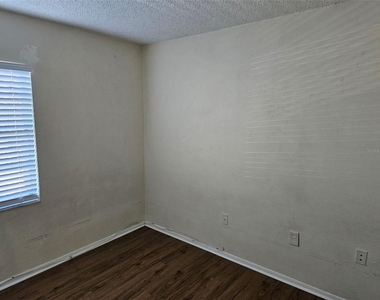 5400 26th Street W - Photo Thumbnail 5