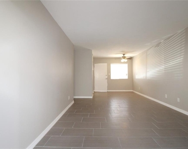 3001 Bee Ridge Road - Photo Thumbnail 4