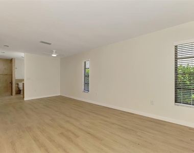 2340 Palmetto Street - Photo Thumbnail 27