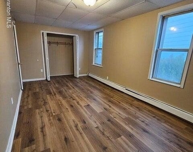 202 Moosic Road - Photo Thumbnail 3