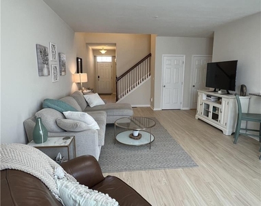5380 Jutland Road - Photo Thumbnail 4