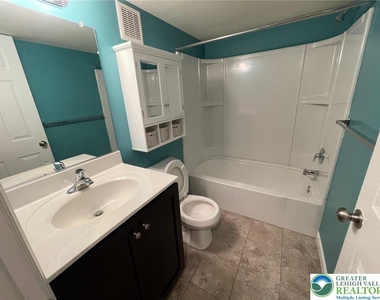 304 Central Park Avenue - Photo Thumbnail 5