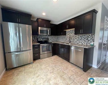 304 Central Park Avenue - Photo Thumbnail 3