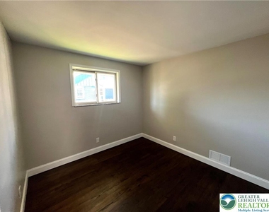 1320 E Livingston Street - Photo Thumbnail 9