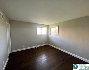 1320 E Livingston Street - Photo Thumbnail 7