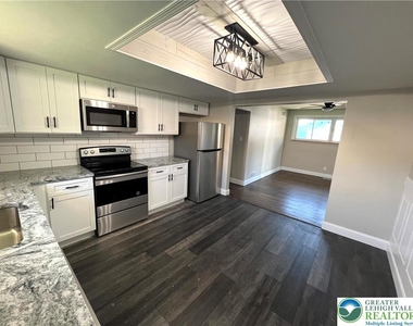 1320 E Livingston Street - Photo Thumbnail 5