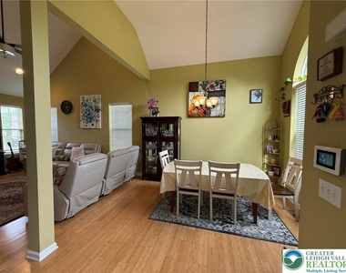835 Holly Blue Way - Photo Thumbnail 6