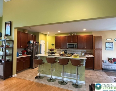 835 Holly Blue Way - Photo Thumbnail 10