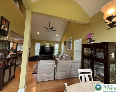 835 Holly Blue Way - Photo Thumbnail 7