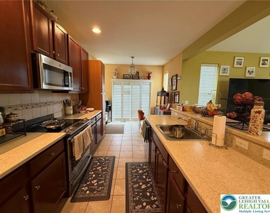 835 Holly Blue Way - Photo Thumbnail 13
