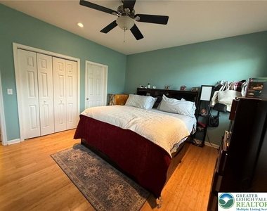 835 Holly Blue Way - Photo Thumbnail 16