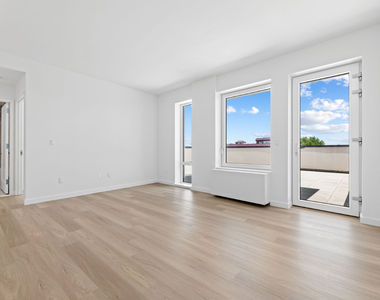 71-82 Parsons Boulevard - Photo Thumbnail 2