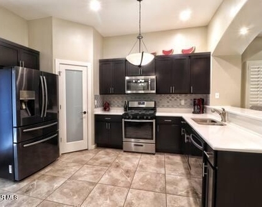 6085 Stone Wash Street - Photo Thumbnail 4