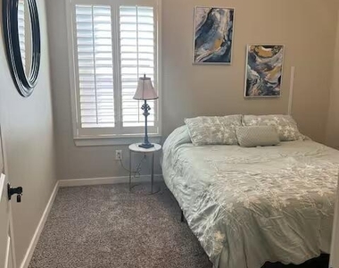 6085 Stone Wash Street - Photo Thumbnail 5