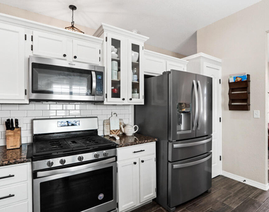 2037 Shreya Street - Photo Thumbnail 16