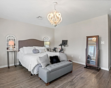 2037 Shreya Street - Photo Thumbnail 32