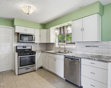 3020 Wedgewood Drive - Photo Thumbnail 10
