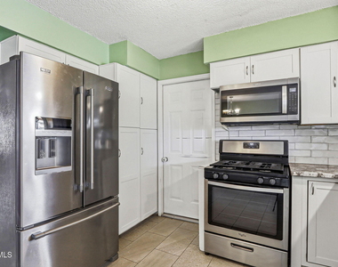 3020 Wedgewood Drive - Photo Thumbnail 12