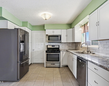 3020 Wedgewood Drive - Photo Thumbnail 11