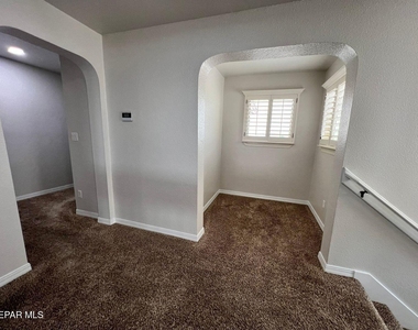 476 Gold Crown Road - Photo Thumbnail 17