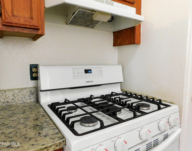 726 Medina - Photo Thumbnail 14