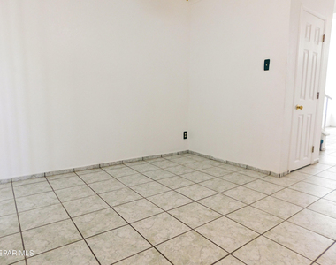 726 Medina - Photo Thumbnail 7