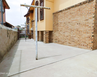 726 Medina - Photo Thumbnail 29