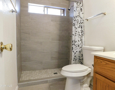 726 Medina - Photo Thumbnail 9