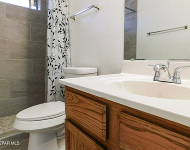726 Medina - Photo Thumbnail 10