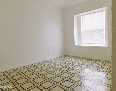 726 Medina - Photo Thumbnail 23