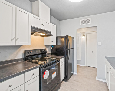 5945 Tautoga Drive - Photo Thumbnail 4