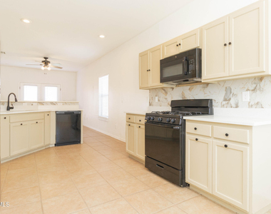 14749 Sand Gate Drive - Photo Thumbnail 10