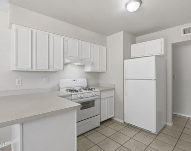 2918 E Glen Drive - Photo Thumbnail 9