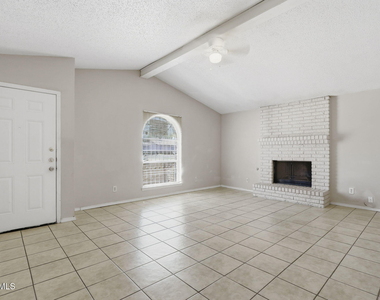 2918 E Glen Drive - Photo Thumbnail 6
