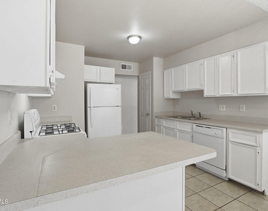 2918 E Glen Drive - Photo Thumbnail 11