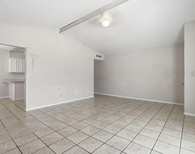 2918 E Glen Drive - Photo Thumbnail 5