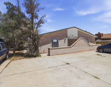 2918 E Glen Drive - Photo Thumbnail 1