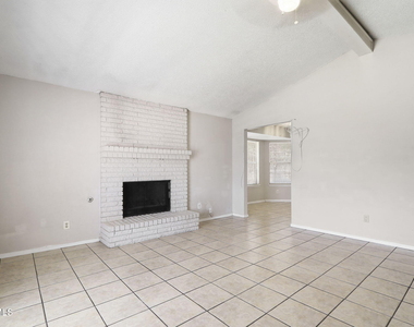 2918 E Glen Drive - Photo Thumbnail 4