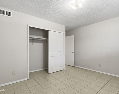 2918 E Glen Drive - Photo Thumbnail 16