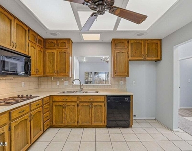 125 Sundance Court - Photo Thumbnail 8