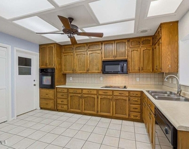 125 Sundance Court - Photo Thumbnail 7