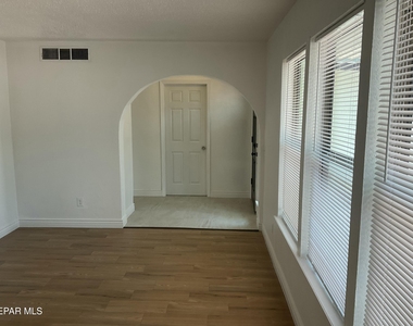 335 Flynn Drive - Photo Thumbnail 3